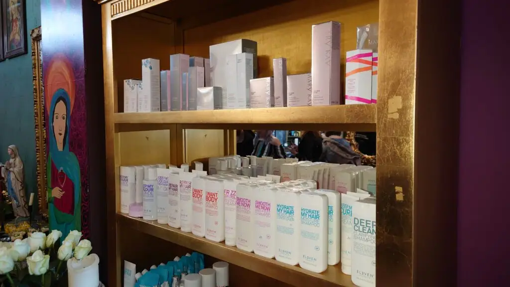 Werkstattatmosphäre im Salon